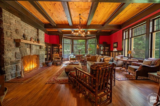 8 Pinehurst Road, Saranac Lake, NY 12983