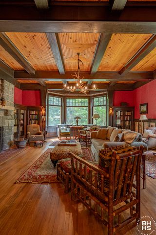 8 Pinehurst Road, Saranac Lake, NY 12983