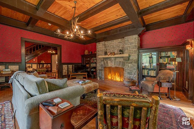 8 Pinehurst Road, Saranac Lake, NY 12983