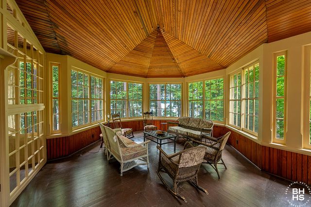 8 Pinehurst Road, Saranac Lake, NY 12983