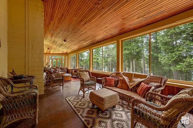 8 Pinehurst Road, Saranac Lake, NY 12983