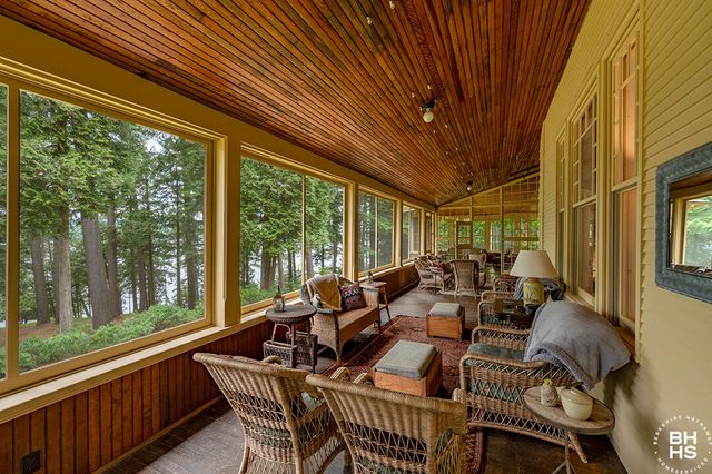 8 Pinehurst Road, Saranac Lake, NY 12983