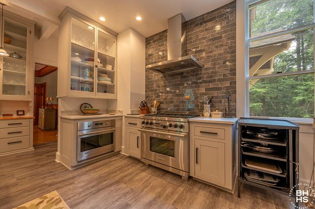 8 Pinehurst Road, Saranac Lake, NY 12983