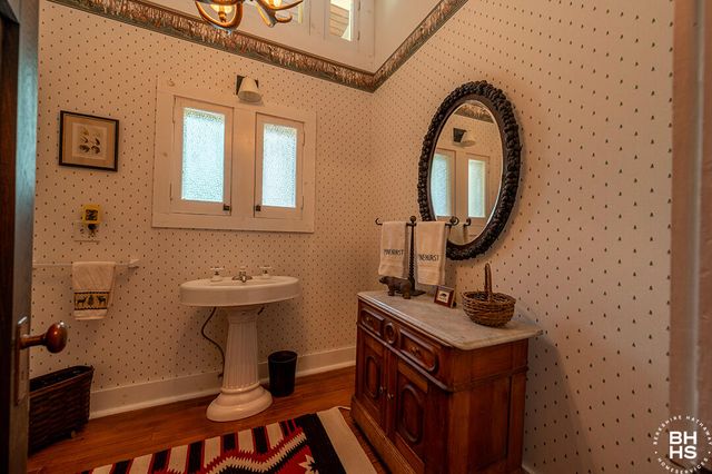 8 Pinehurst Road, Saranac Lake, NY 12983