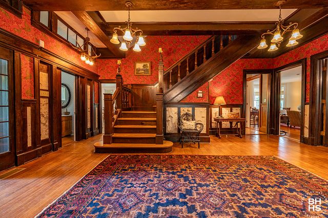 8 Pinehurst Road, Saranac Lake, NY 12983