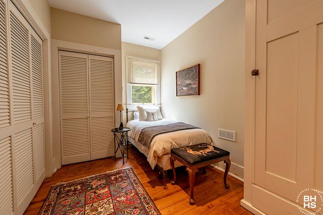 8 Pinehurst Road, Saranac Lake, NY 12983