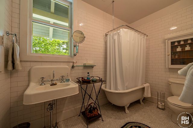 8 Pinehurst Road, Saranac Lake, NY 12983