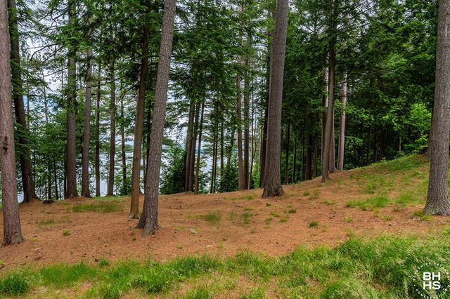 8 Pinehurst Road, Saranac Lake, NY 12983