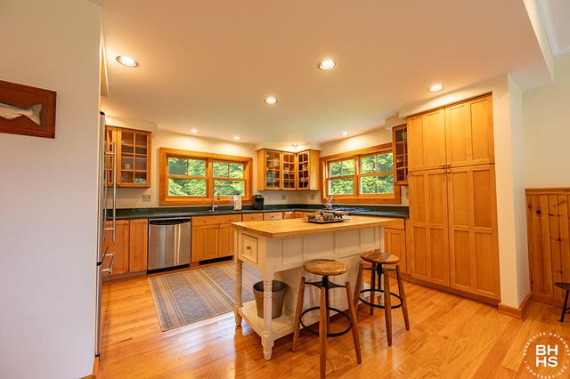 8 Pinehurst Road, Saranac Lake, NY 12983