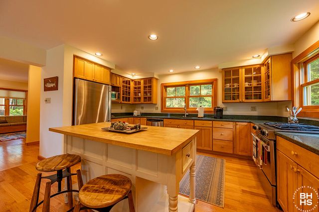 8 Pinehurst Road, Saranac Lake, NY 12983