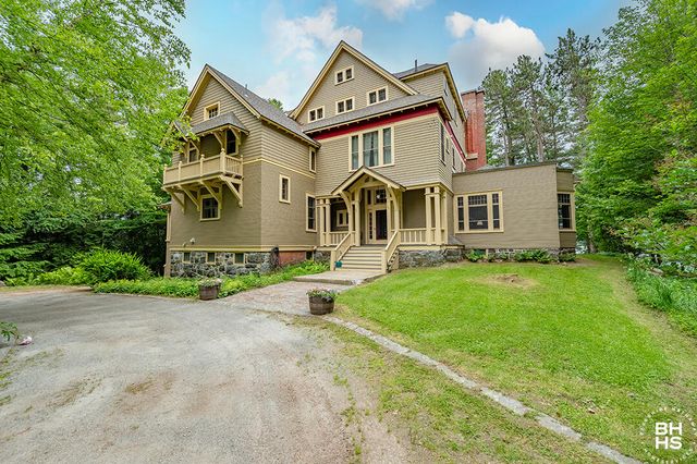 8 Pinehurst Road, Saranac Lake, NY 12983