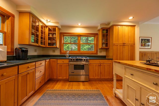 8 Pinehurst Road, Saranac Lake, NY 12983