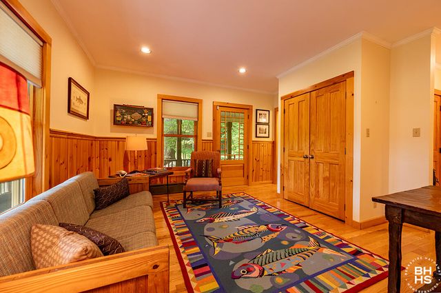 8 Pinehurst Road, Saranac Lake, NY 12983