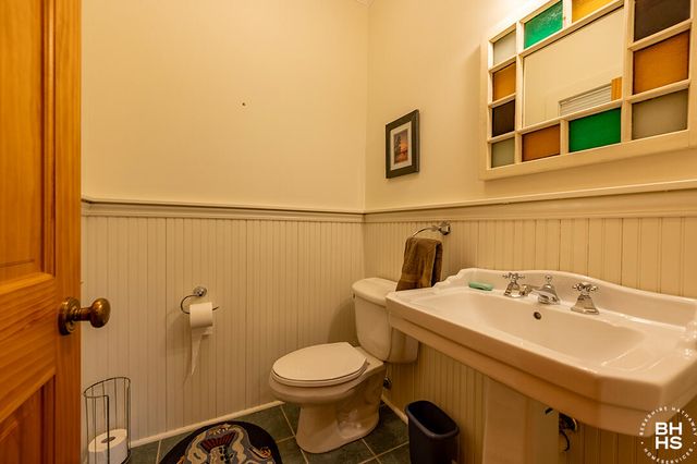 8 Pinehurst Road, Saranac Lake, NY 12983