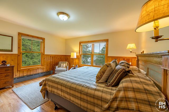 8 Pinehurst Road, Saranac Lake, NY 12983