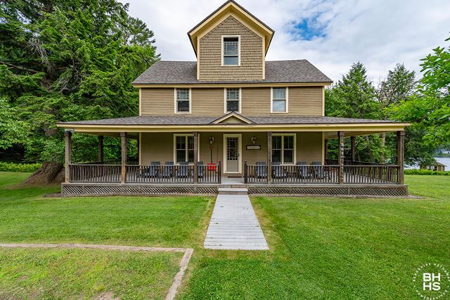 8 Pinehurst Road, Saranac Lake, NY 12983