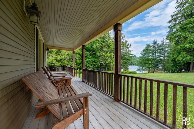 8 Pinehurst Road, Saranac Lake, NY 12983