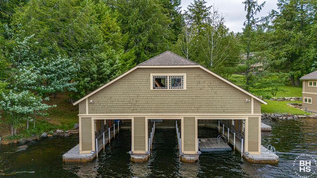 8 Pinehurst Road, Saranac Lake, NY 12983