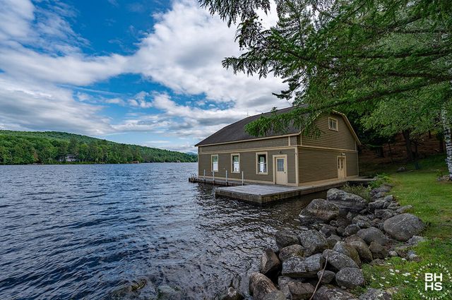 8 Pinehurst Road, Saranac Lake, NY 12983