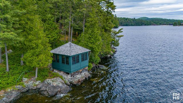 8 Pinehurst Road, Saranac Lake, NY 12983