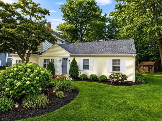 39 Birchcroft Rd, Canton, MA 02021