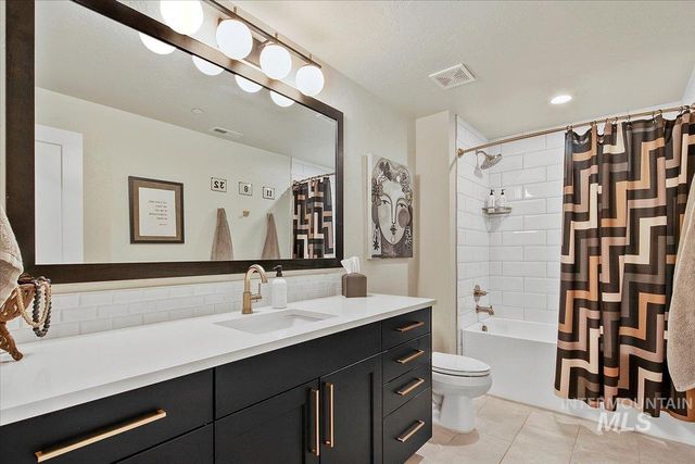 1544 S Trent Point Way, Boise, ID 83712