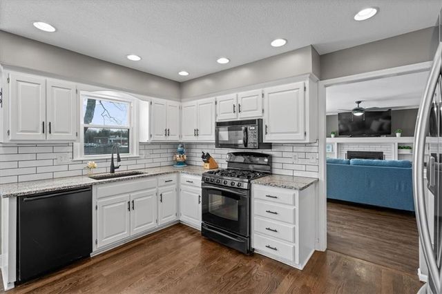 6017 W 158th Street, Overland Park, KS 66223