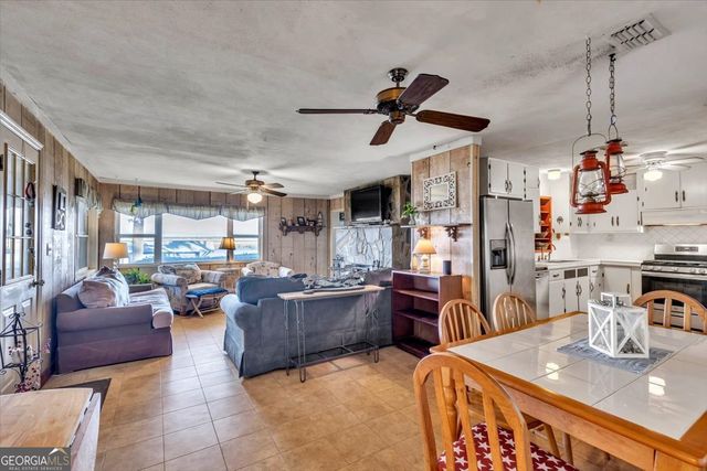 523 Hickory Bluff Drive, Waverly, GA 31565