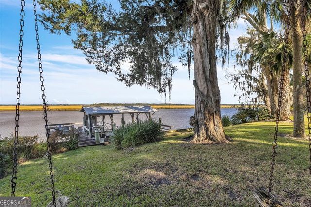 523 Hickory Bluff Drive, Waverly, GA 31565