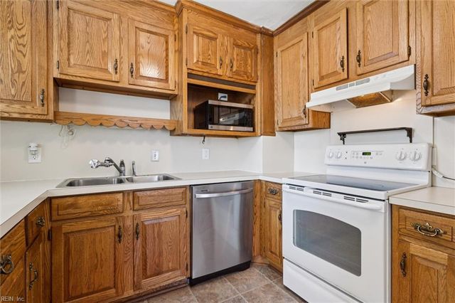 128 Cambridge PL, Hampton, VA 23669