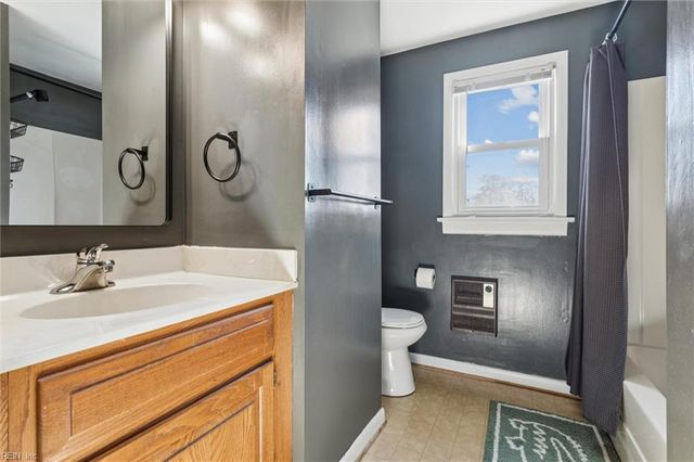 128 Cambridge PL, Hampton, VA 23669