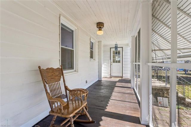 128 Cambridge PL, Hampton, VA 23669