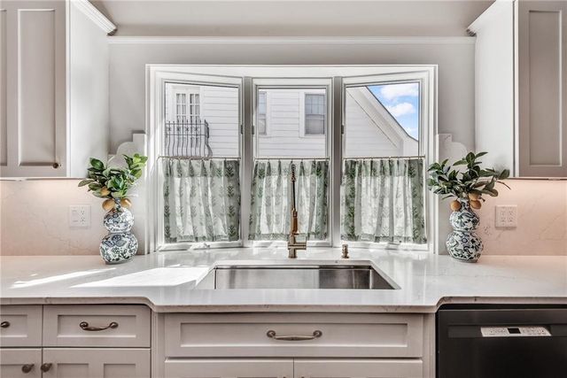 1289 Oxford Road NE, Atlanta, GA 30306