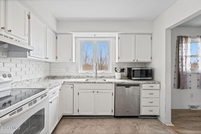 35 Start Avenue, East Greenbush, NY 12144