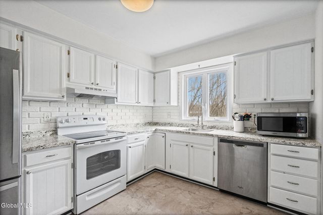 35 Start Avenue, East Greenbush, NY 12144