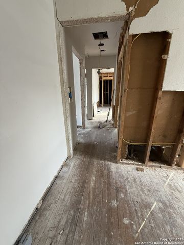 934 Schley, San Antonio, TX 78210