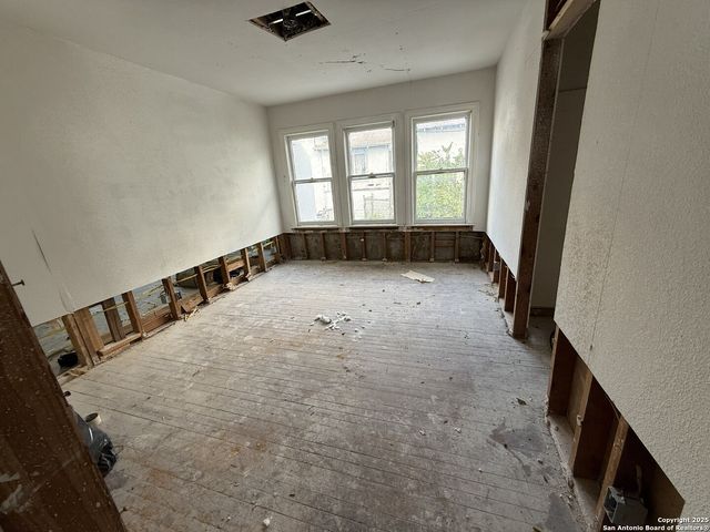 934 Schley, San Antonio, TX 78210