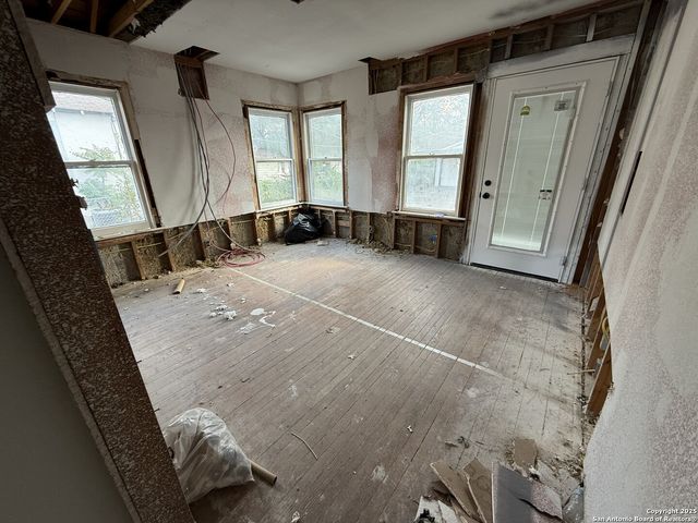 934 Schley, San Antonio, TX 78210