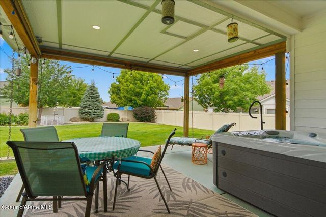 13325 N Glistening CT, Rathdrum, ID 83858