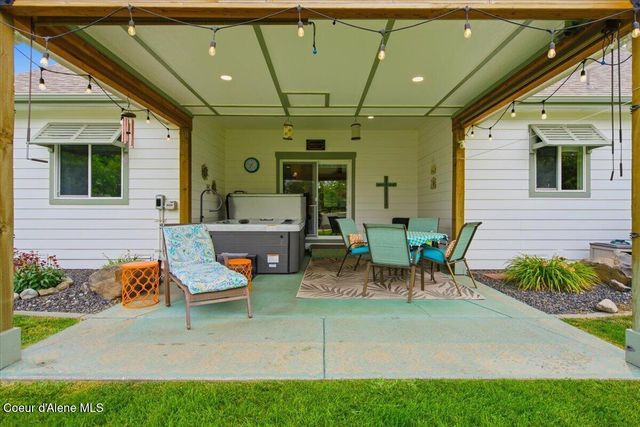 13325 N Glistening CT, Rathdrum, ID 83858
