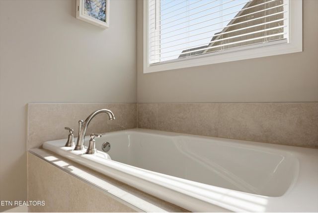 115 Crossroads Blvd, Oak Ridge, TN 37830