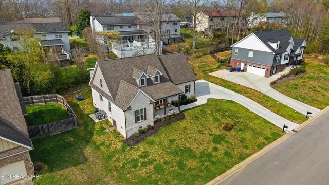 115 Crossroads Blvd, Oak Ridge, TN 37830