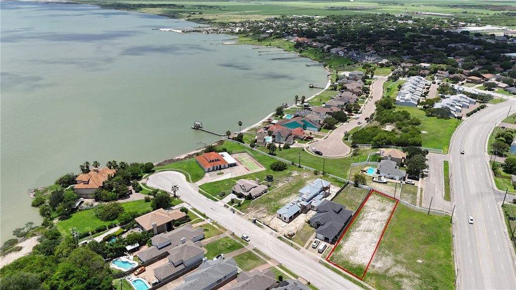 1003 Bluff Dr, Portland, TX 78374 — photo 2