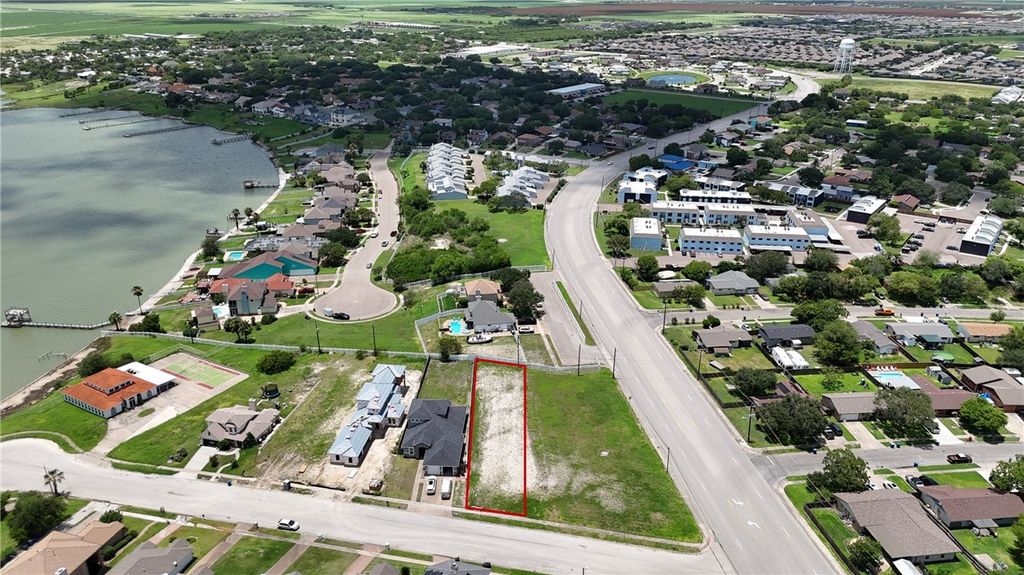 1003 Bluff Dr, Portland, TX 78374 — photo 4