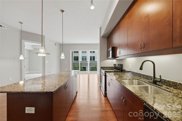 4625 Piedmont Row Drive, Charlotte, NC 28210