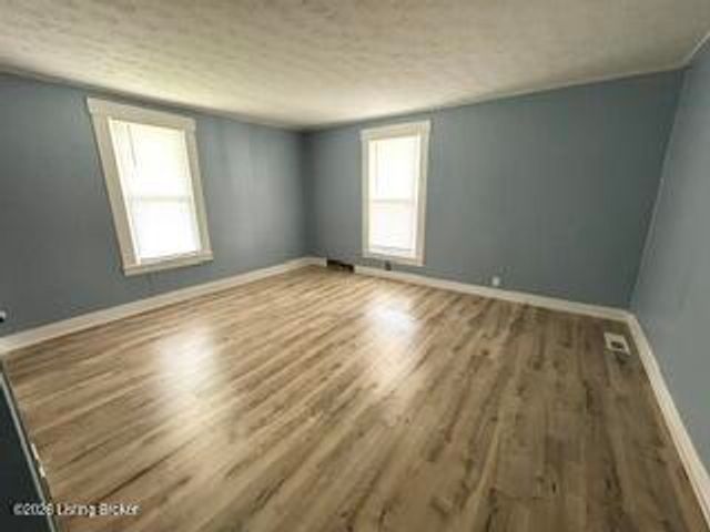 4830 Peachtree Ave, Louisville, KY 40215