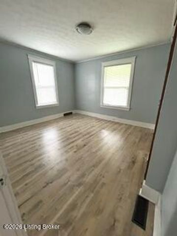4830 Peachtree Ave, Louisville, KY 40215