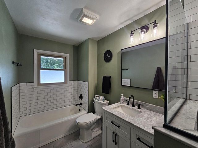 N102W15320 Venus COURT, Germantown, WI 53022