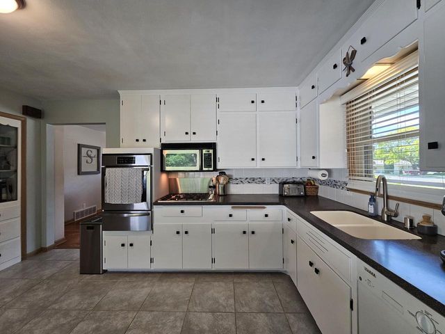 N102W15320 Venus COURT, Germantown, WI 53022