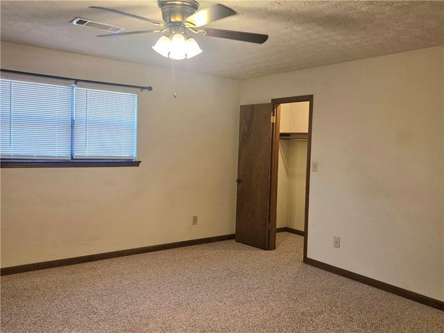 8492 Pineland Drive, Jonesboro, GA 30238